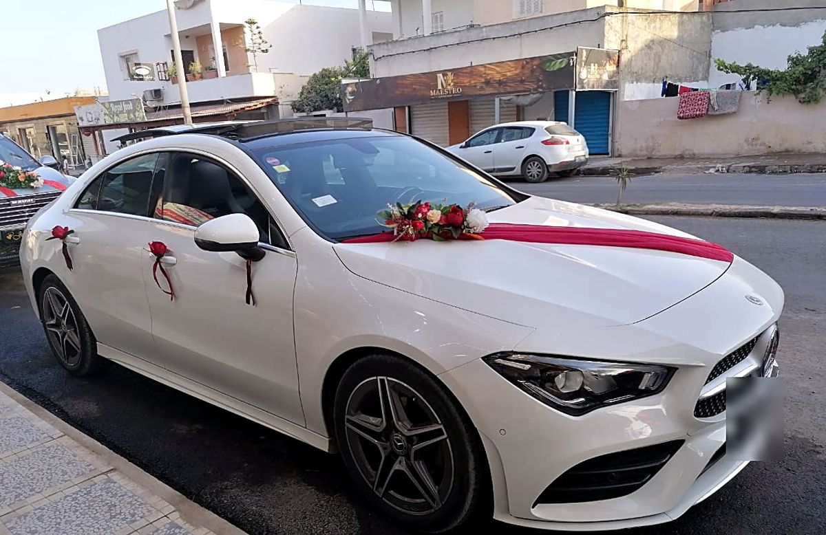 Mercedes CLA décorée pour un mariage