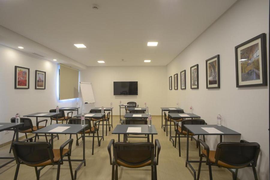 MAIA HOTEL SUITES (7)