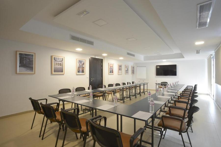 MAIA HOTEL SUITES (8)